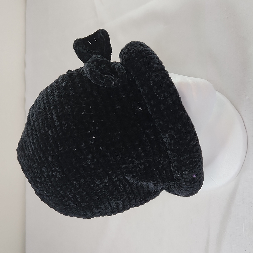 August women hat polyester black. Size OS